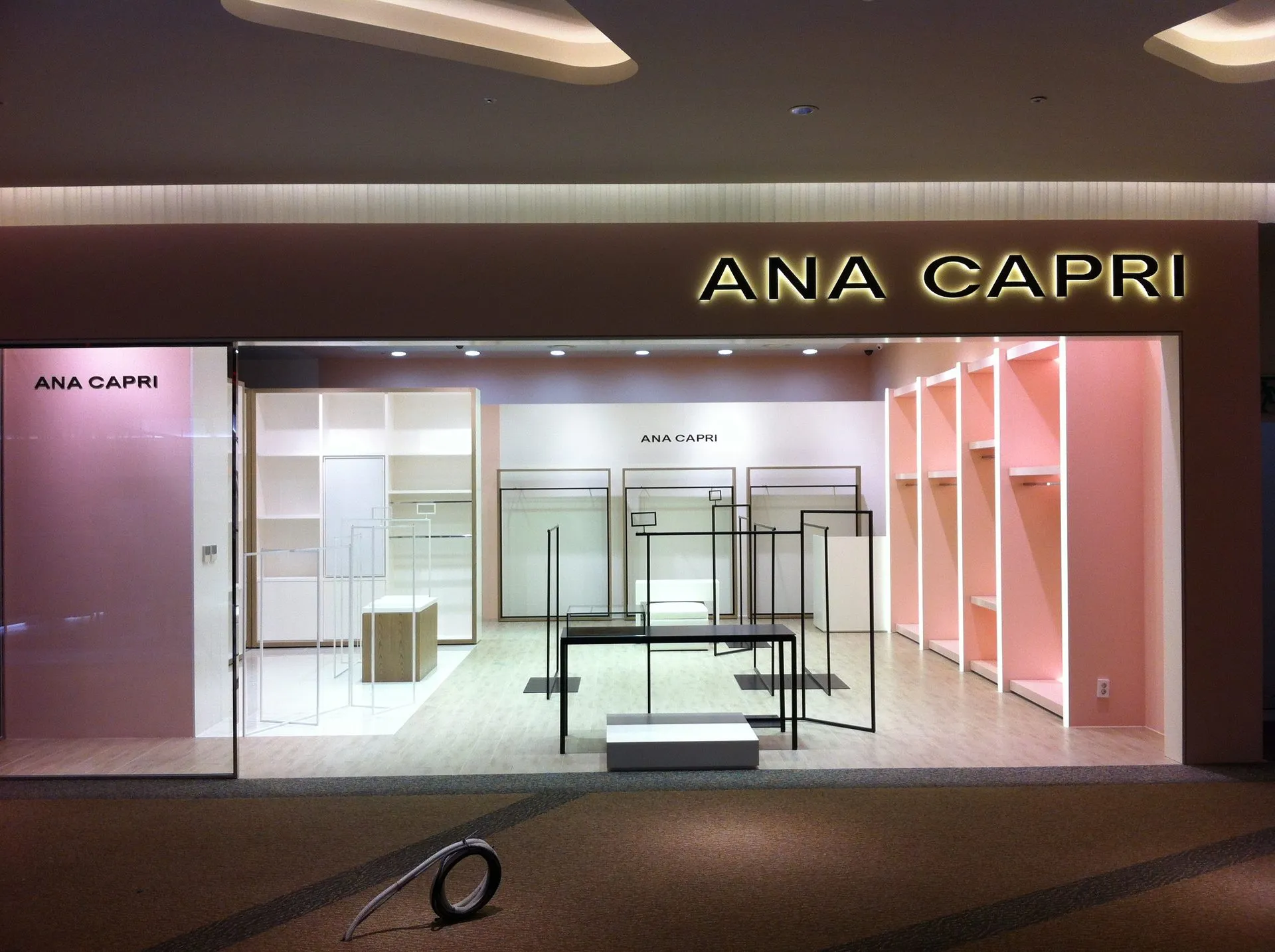 ANA CAPRI 1