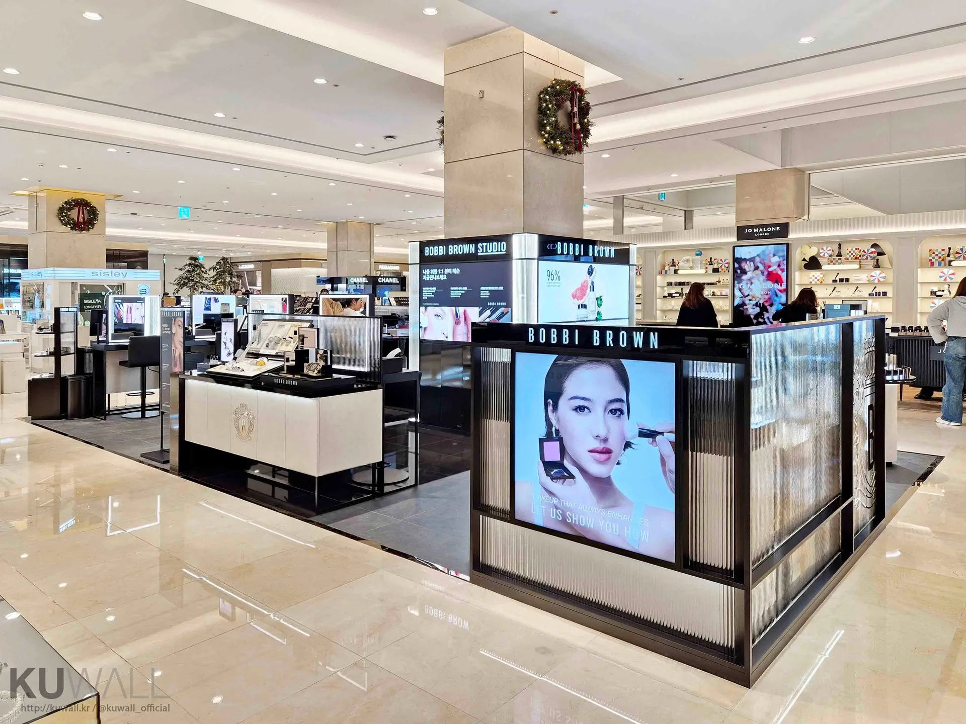 BOBBI BROWN 9