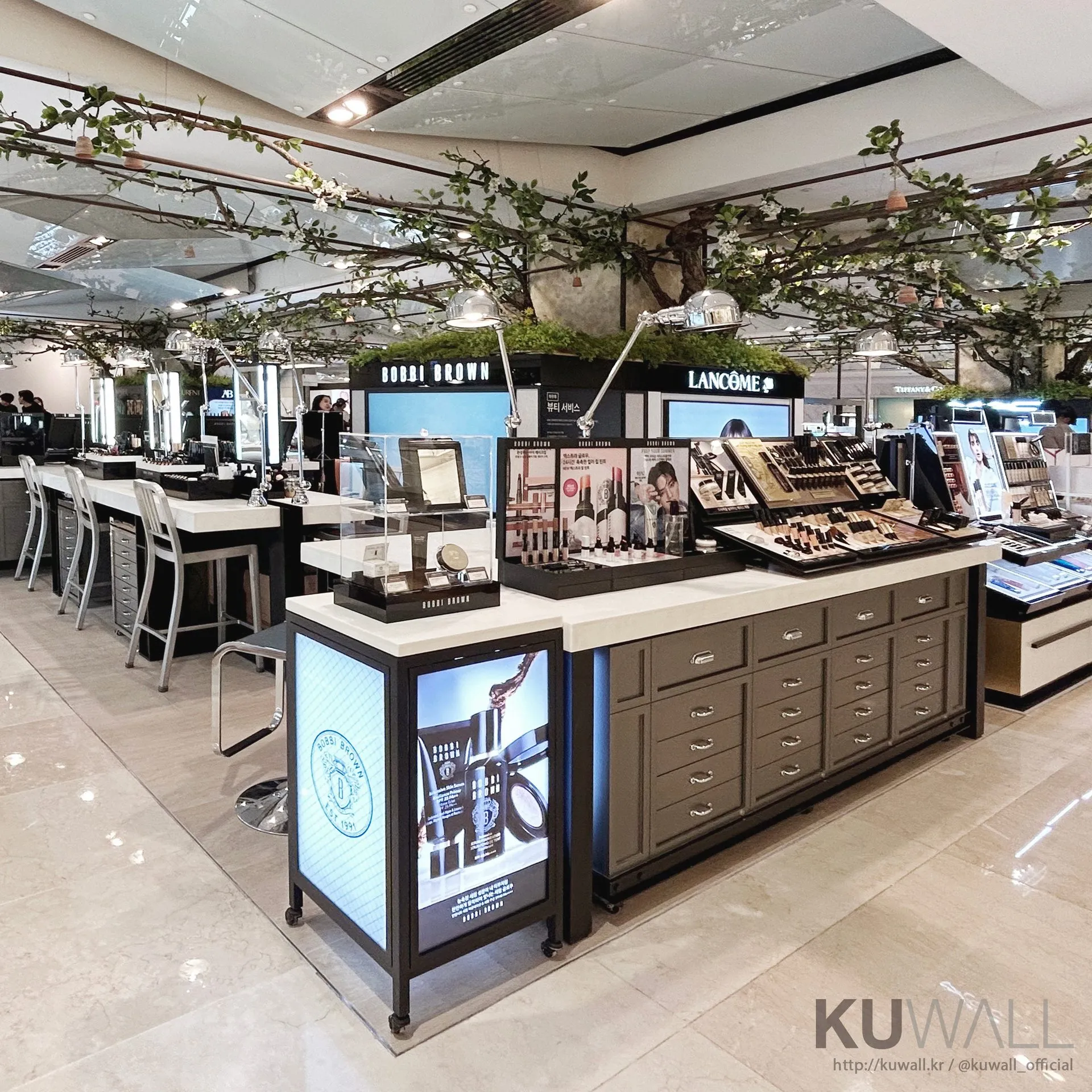 BOBBI BROWN 1