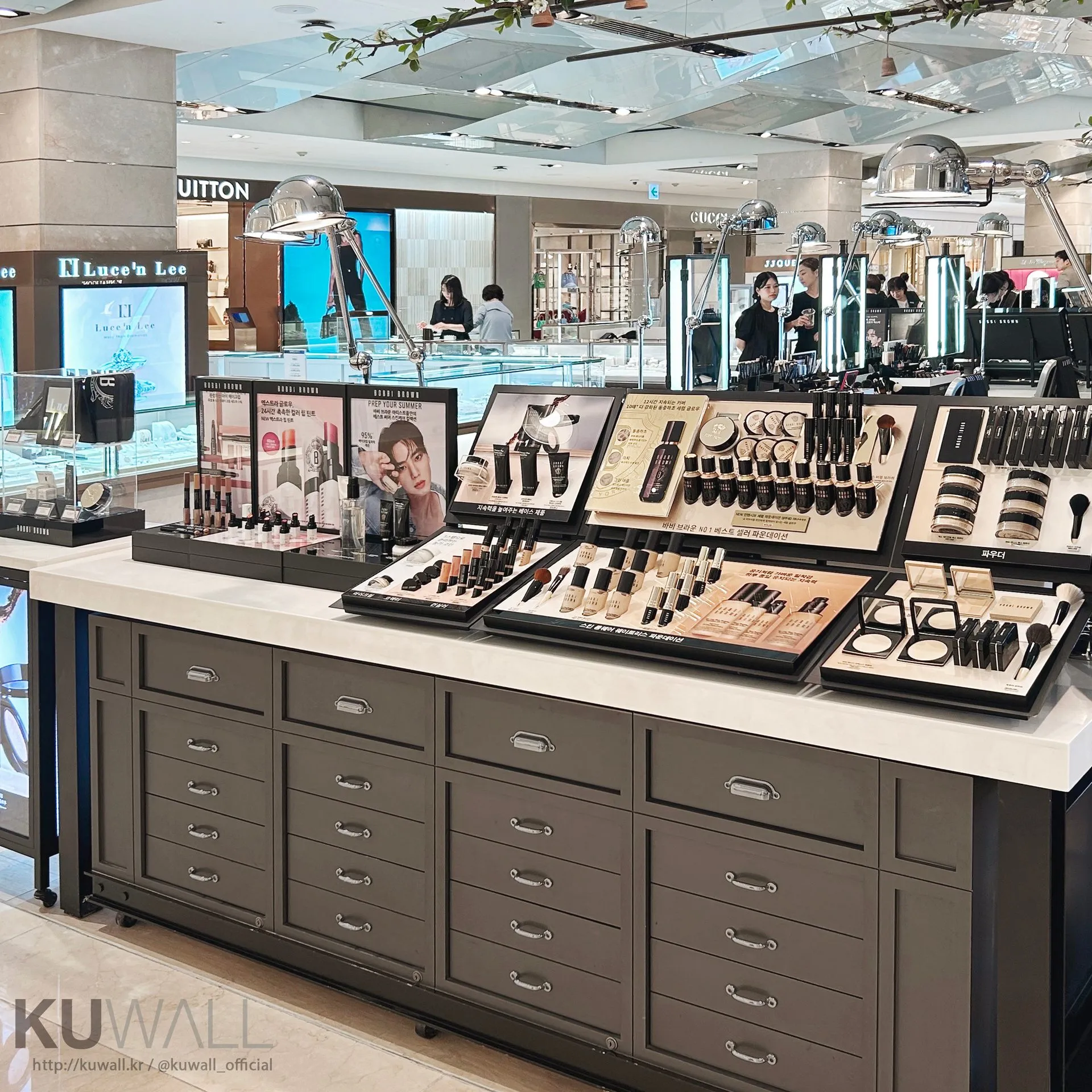 BOBBI BROWN 3