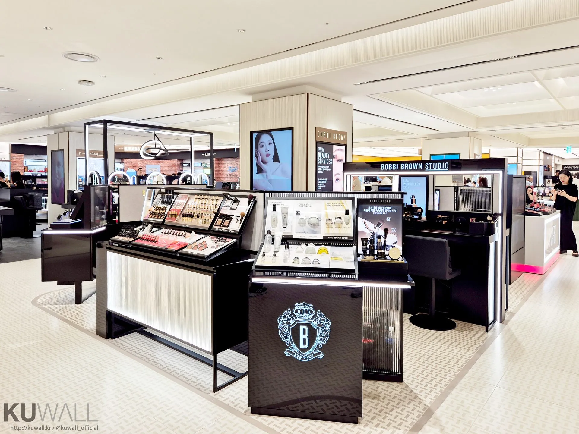 BOBBI BROWN 1