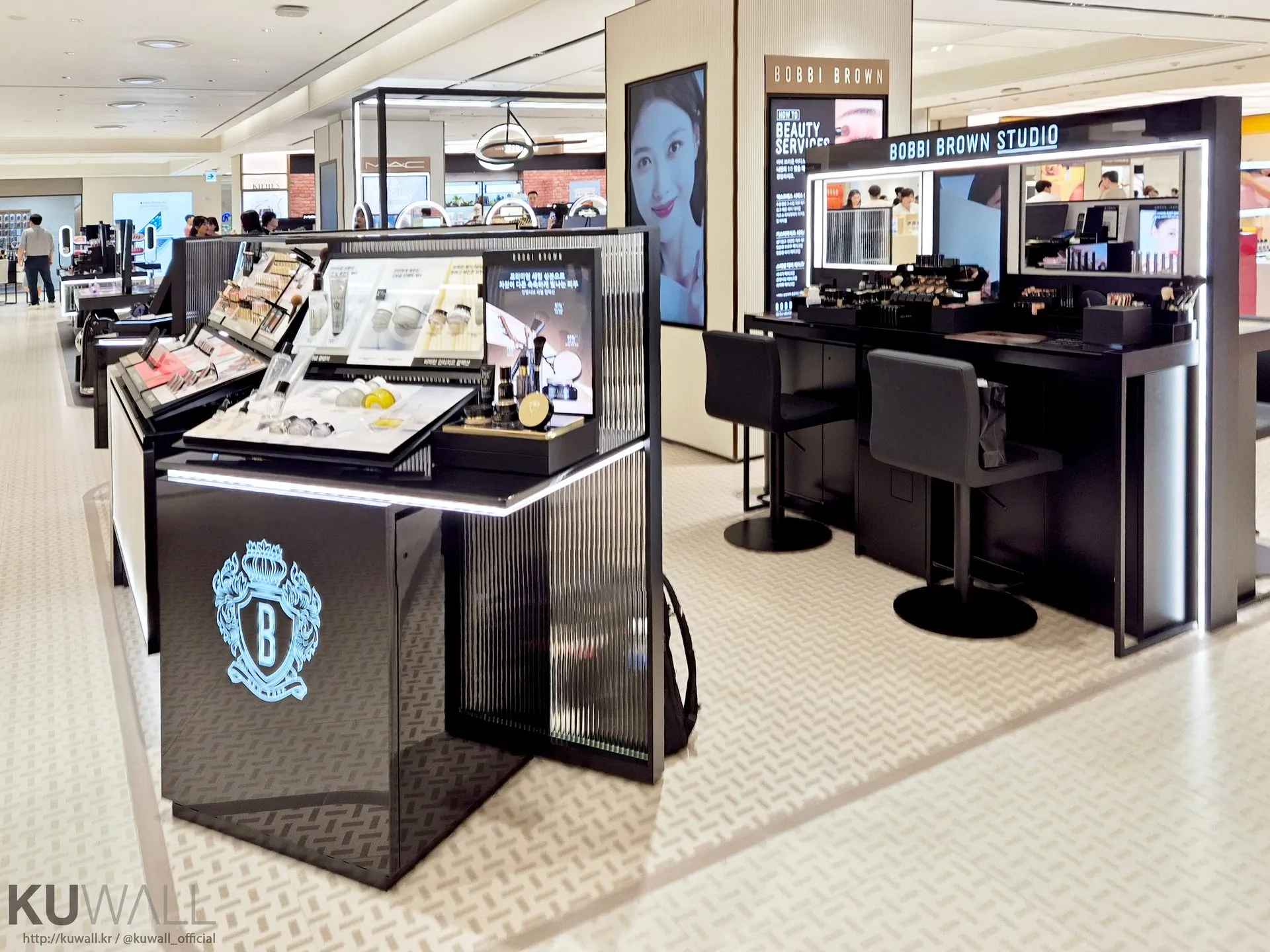 BOBBI BROWN 4