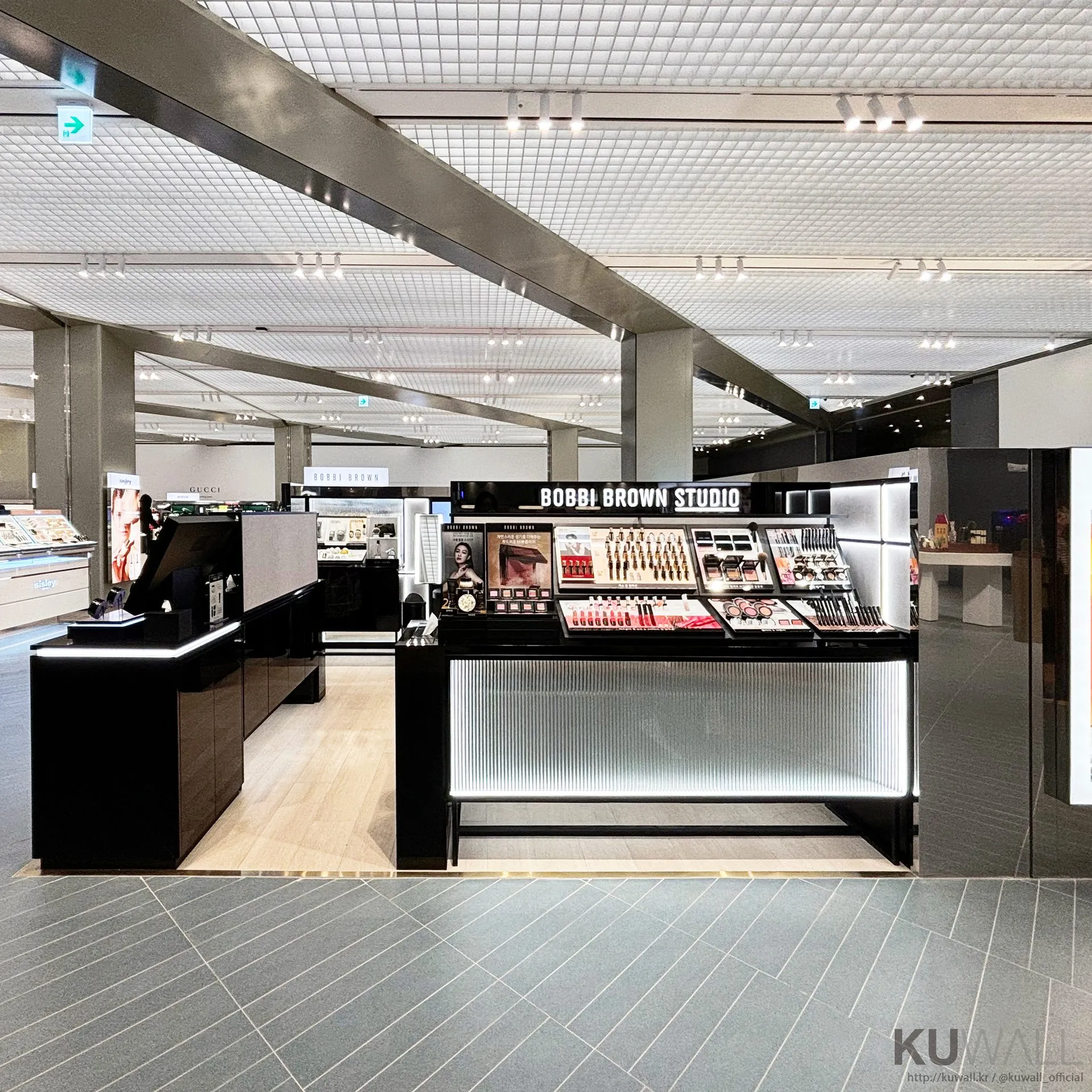 BOBBI BROWN 4