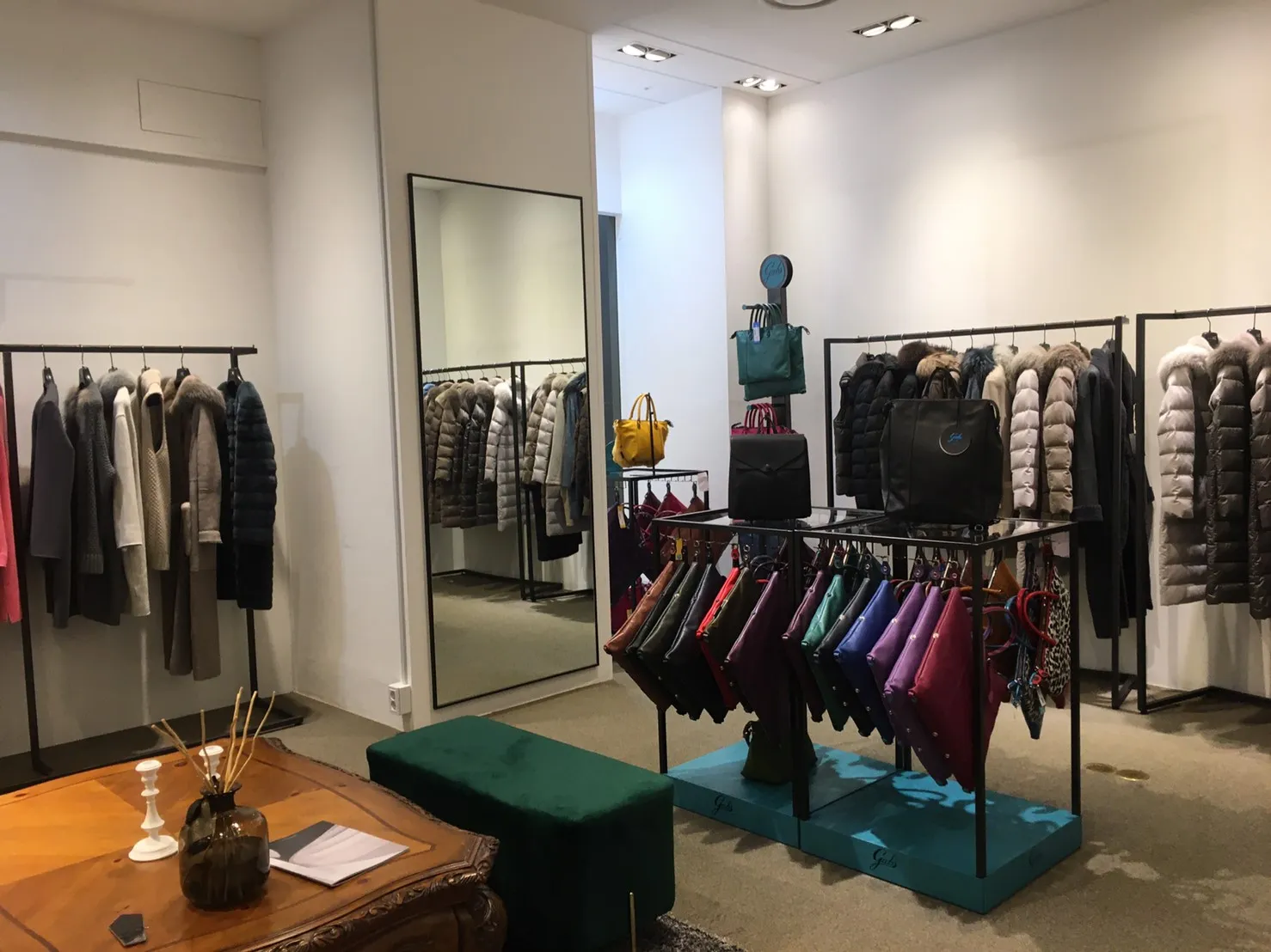 CASHMERE SQUARE 3