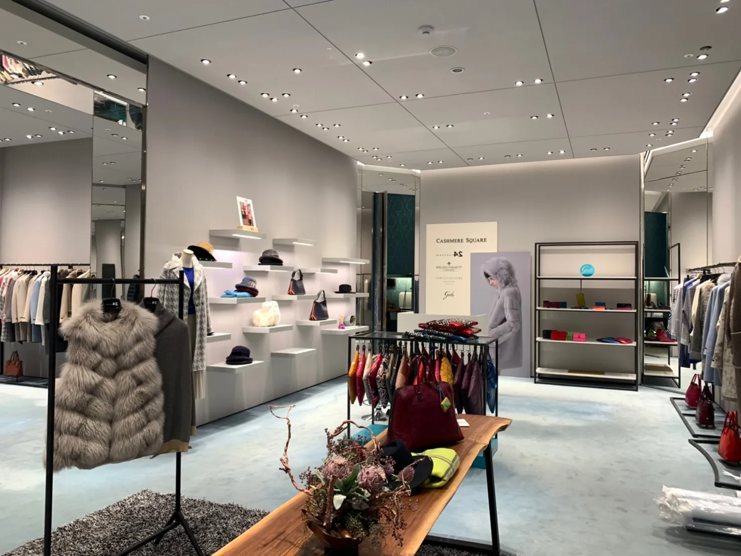 CASHMERE SQUARE 7