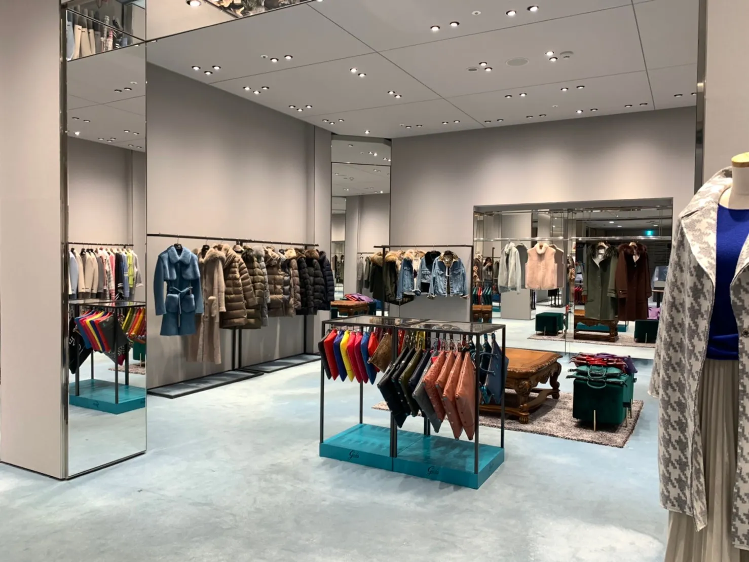 CASHMERE SQUARE 9
