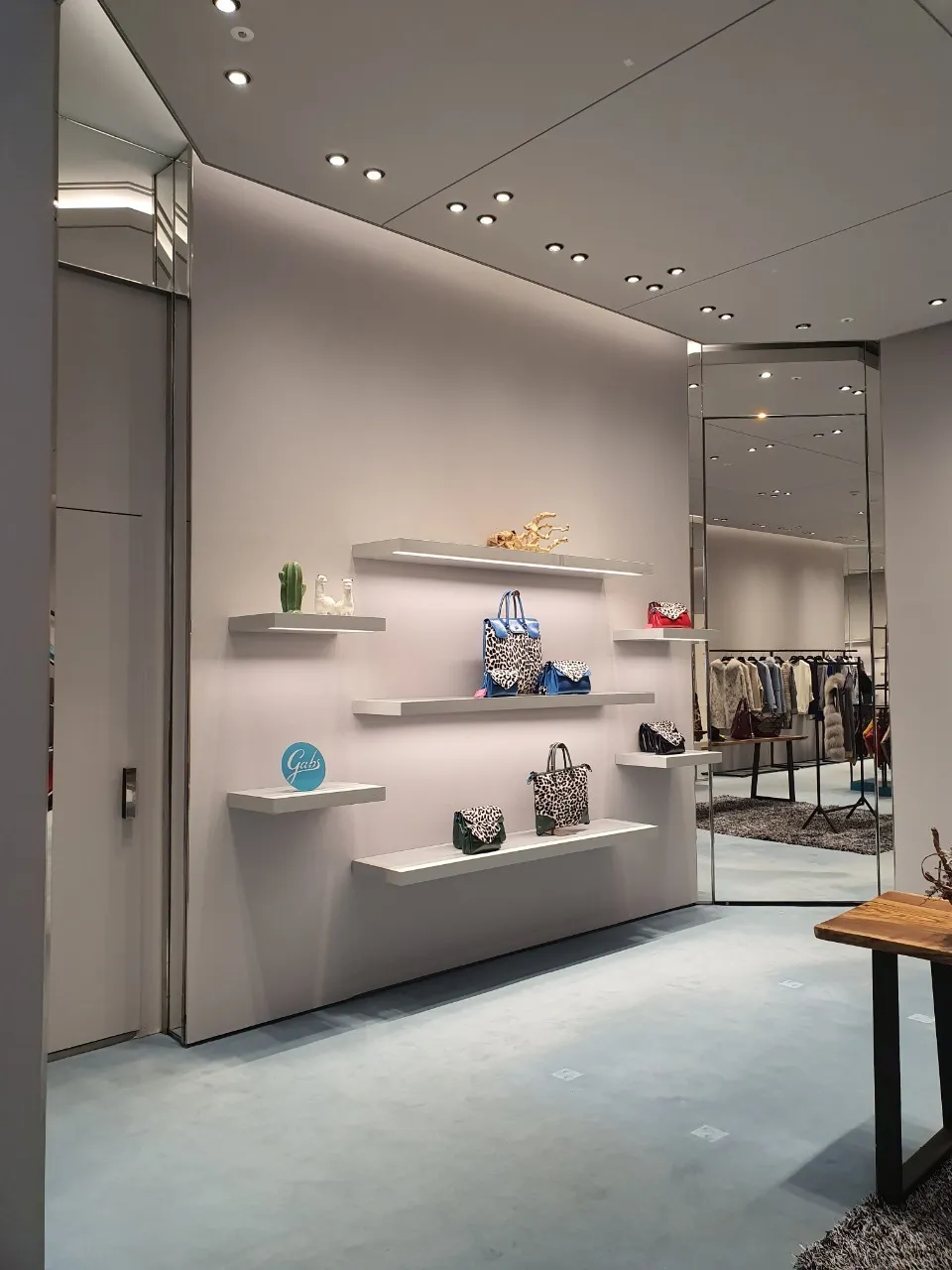CASHMERE SQUARE 11