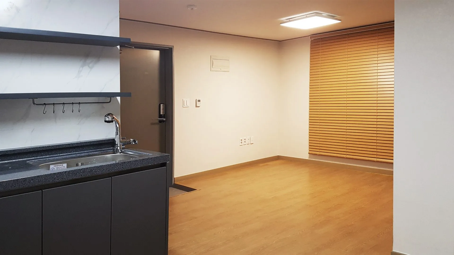 KUWALL OFFICE 4