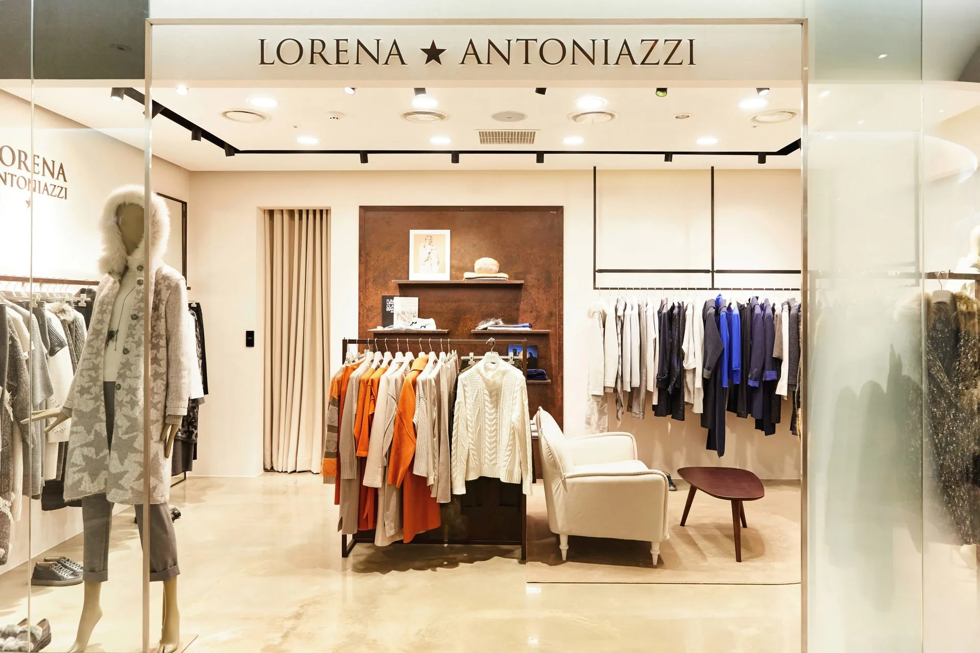 LORENA ANTONIAZZI 1