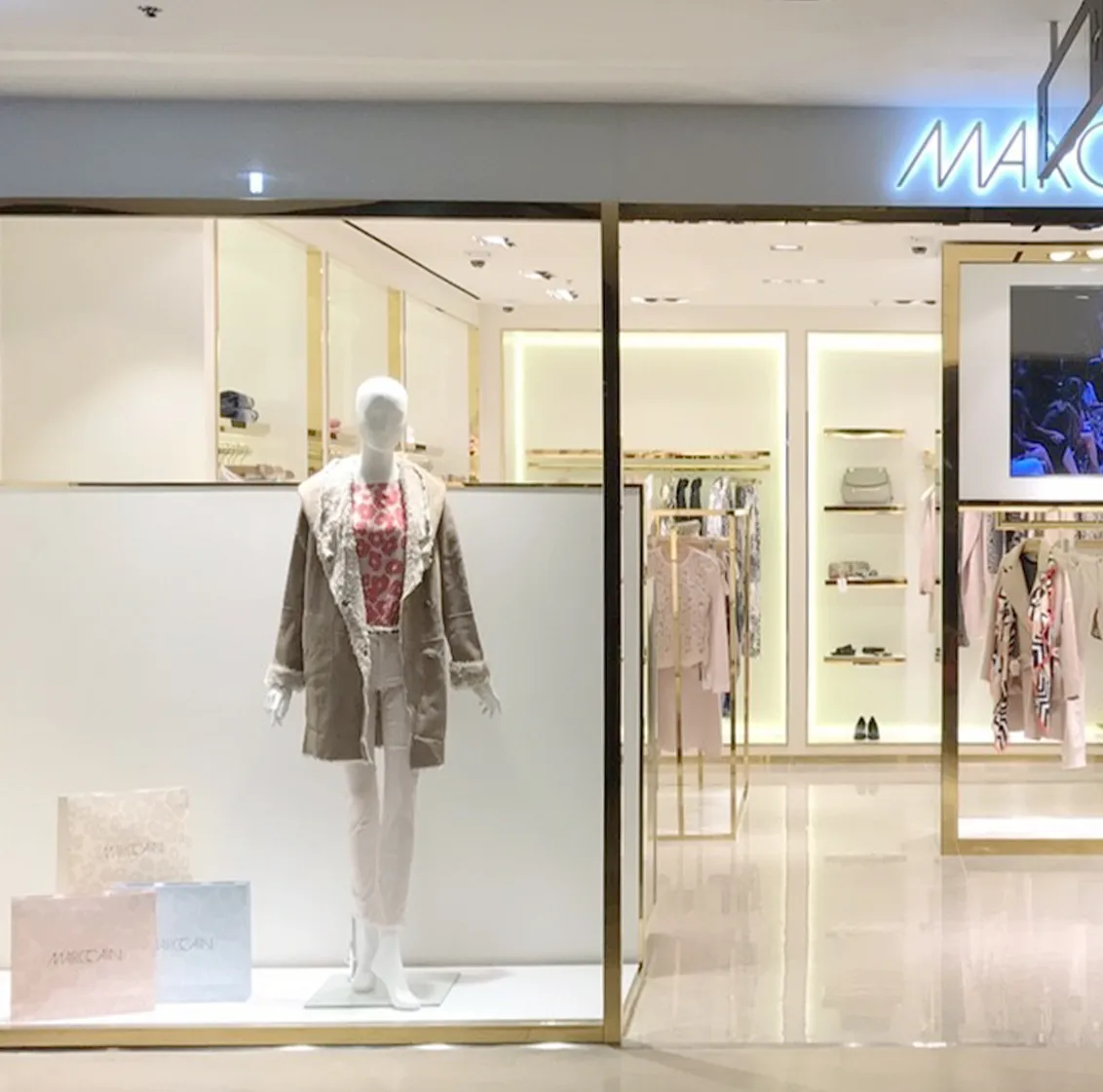 MARCCAIN 6