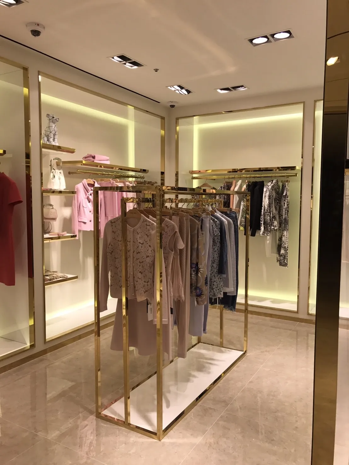 MARCCAIN 4