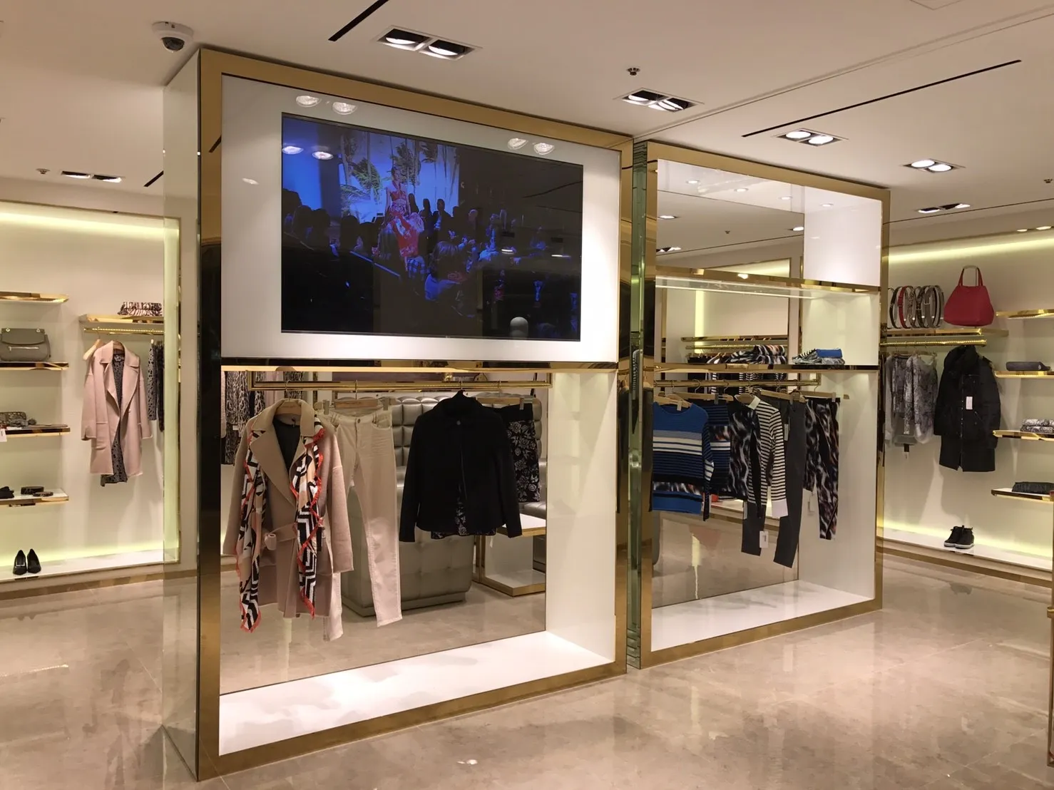 MARCCAIN 6