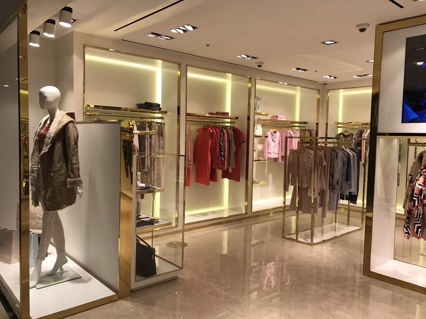 MARCCAIN 7