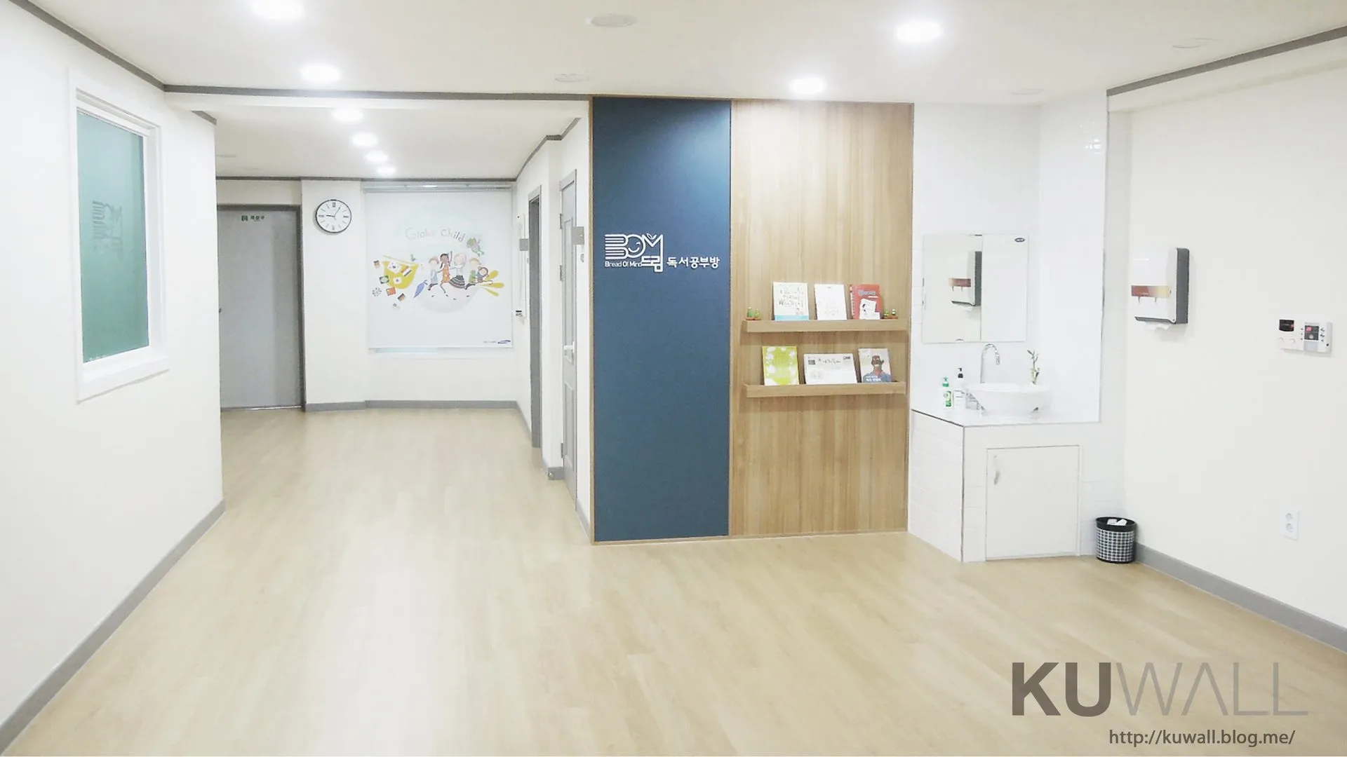 SAMSUNG DISPLAY